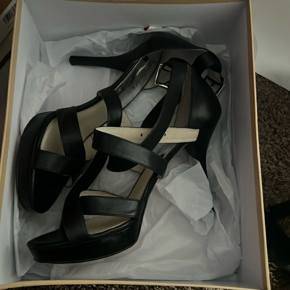Michael Kors Evie Platform size 10 - Picture 1 of 3